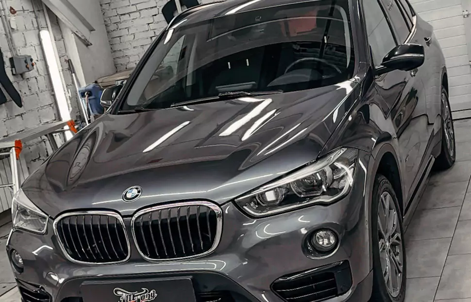Химчистка салона BMW X1, мойка и консервация подкапотного пространства, полировка и защита фар